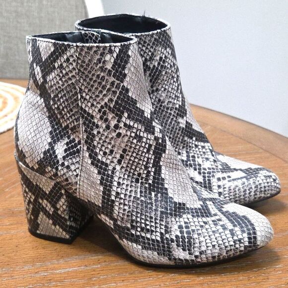 BAMBOO Shoes - Bamboo Womans Snakeskin Blockheel Booties , Size 6.5
